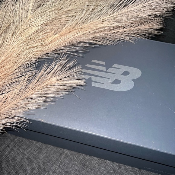 FIGS SIZE 9 MENS NEW BALANCE - Picture 6 of 8